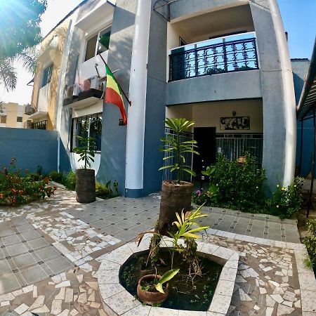 Appartamento Ker Adja Ziguinchor Esterno foto
